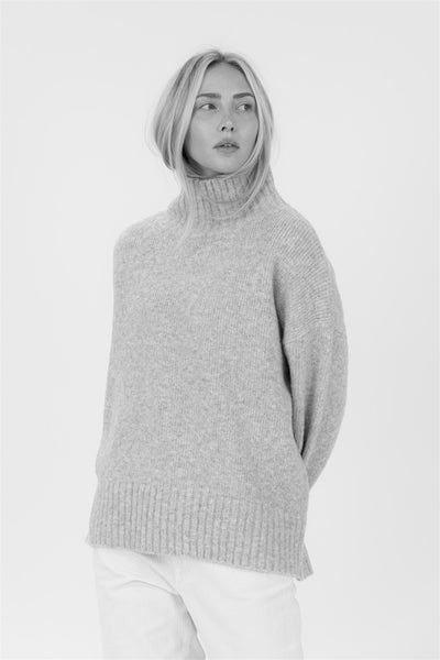 Lyla & Luxe - Oliver Mockneck Crewneck